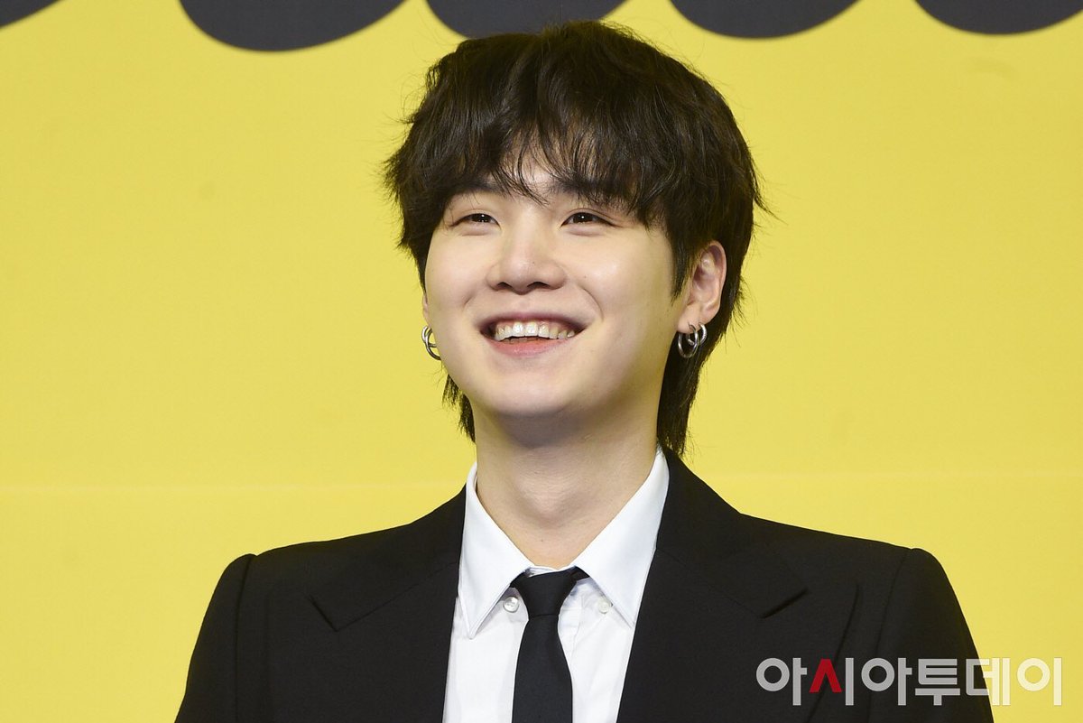 ghostminyoongi's tweet photo. I'M NOT FULL ON CRYING. NOPE. NOT AT THE CUTEST MAN ON EARTH https://t.co/3KEsfD3hSv