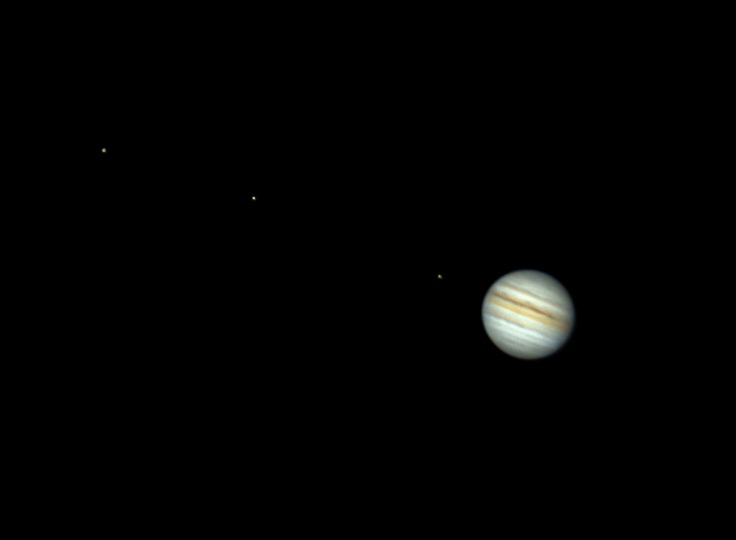 GP_O11's tweet photo. Friday mornings view of #Jupiter and moons, from left - Ganymede, Europa and Io
ZWOASI224mc - C8 SCT - CGEM DX mount #Astrophotography https://t.co/2mFQWdeW4m