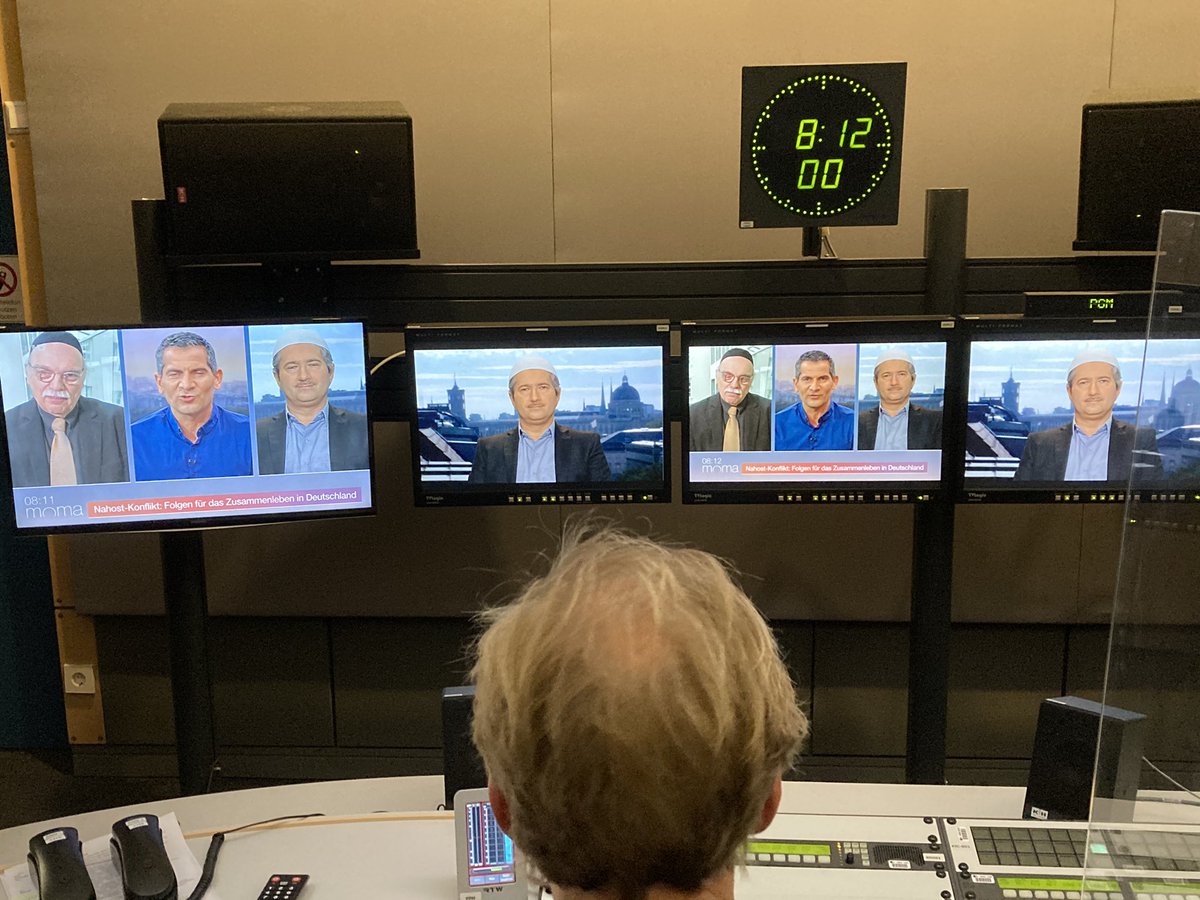House_of_One_DE's tweet photo. Wie tragen Juden und Muslime zur Verständigung bei? Imam Sanci und Rabbiner Nachama im ZDF: „Wir sind befreundet - und wir setzen uns dafür ein, dass es zur Selbstverständlichkeit wird, dass ein Rabbi und Imam Schulter an Schulter stehen.“ 

@morgenmagazin #Antisemitismus #Nahost https://t.co/B3u64mh5Jv