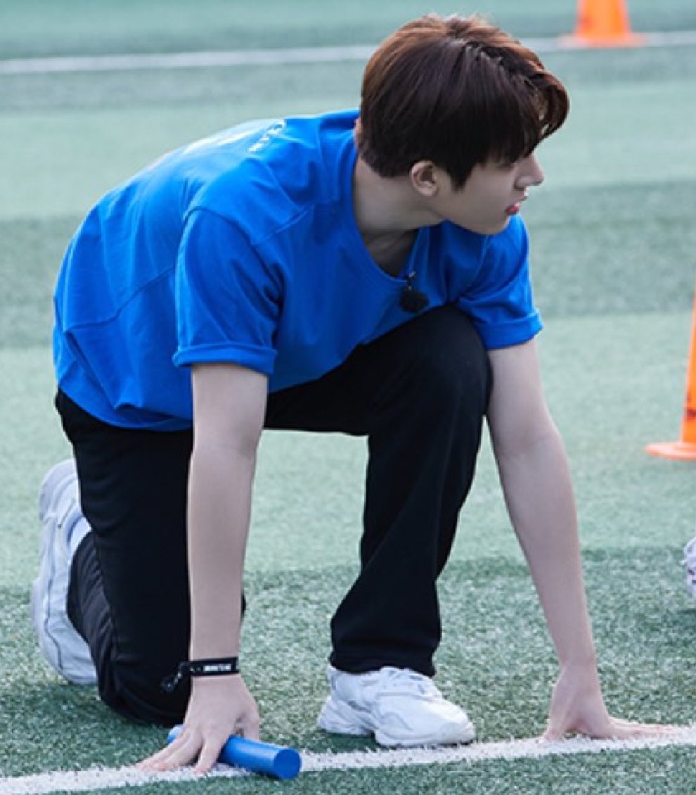 sojunghwanmamii's tweet photo. หล่อ อบอุ่น เล่นกีฬาเก่ง โซจองฮวาน! 😭 https://t.co/qIKRnLeyrR