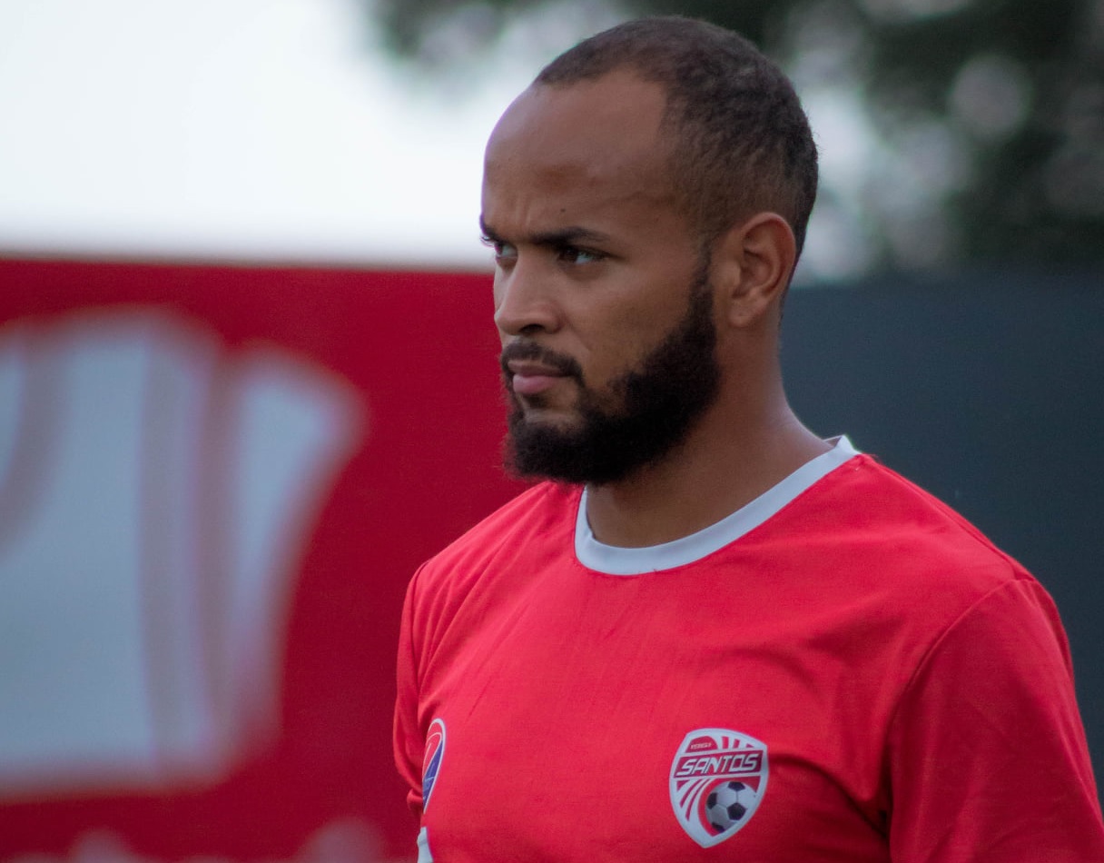 Pablo Arboine salió corriendo del estadio para agredir a hijo de un  directivo y Santos lo declara transferible