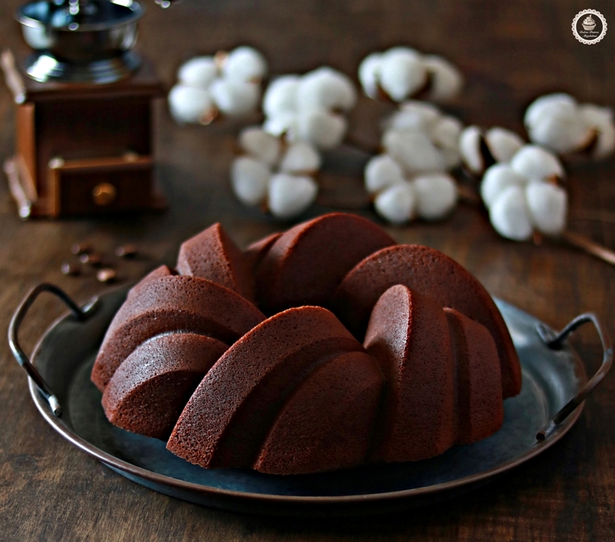 {Nueva Entrada en el Blog}
Hace unos días recibía en casa el nuevo molde Braided Pan de <a href="/nordicwarees/">NordicWareEs</a>, no me digáis que no es precioso ❤ Pues para estrenarlo he elegido esta receta de bundt cake de chocolate y café, que os animo a que preparéis.
dulcespostresmagdalena.blogspot.com/2021/05/bundt-…