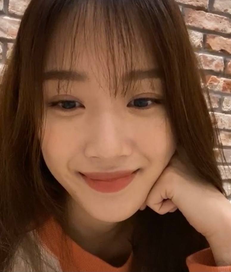 Kayouwng's tweet photo. Surprising the world with the newest appearance of mine through the Instagram live. Yes, I got this thin-layer bangs! 💇🏻‍♀️ https://t.co/yyEPFKf9YO
