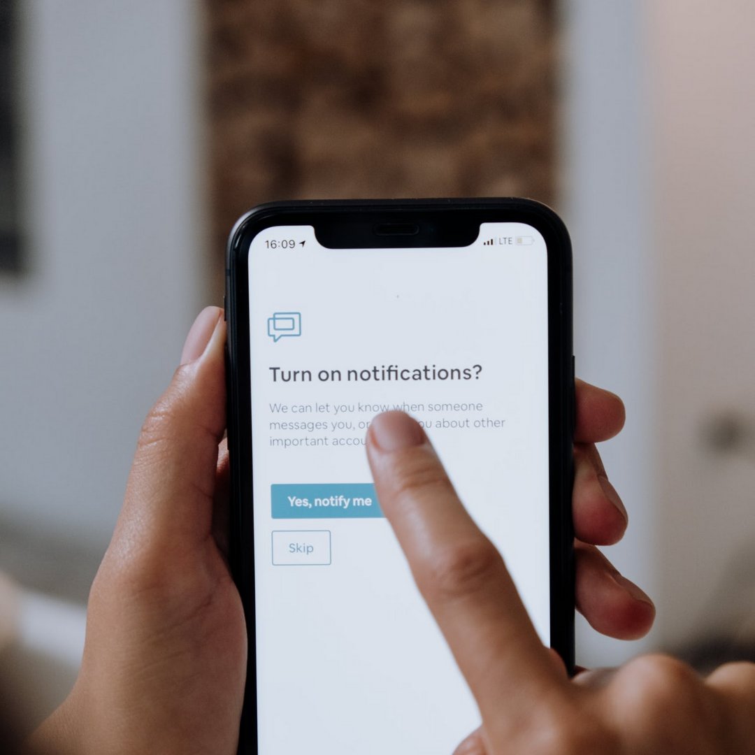 STOP WASTING YOUR TIME WITH USELESS APPS ⌛
Apps should save you time and make your life easier, and not take up lots of space on your phone to bombard you with useless notifications.

#Voosh #ThisIsVoosh #VooshDevelopment #TheVoosh #AppDesign #TechTalks #AppDeveloper