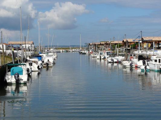 Elidautos's tweet photo. La 📸 du vendredi. 
"La barque que l'on retient au port n'apprend pas à naviguer. Laissons-la donc prendre le large..." https://t.co/7IYAvP0N2S