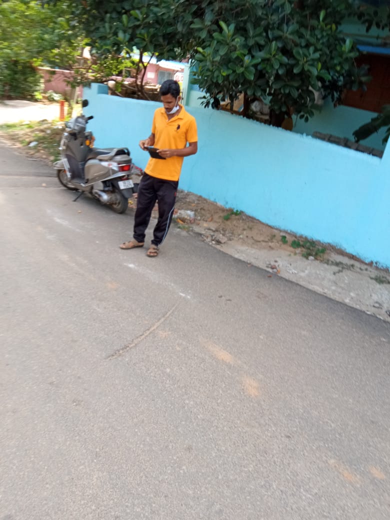 ajay_nandy's tweet photo. (5/5)
Pictures of the culprit. We also have CCTV footage of him creating a ruckus in front of our house. @bmcbbsr  Please take action against him. This is highly unprofessional behavior and such miscreants should be nowhere near a locality of decent people. https://t.co/7gn91R3Ze9