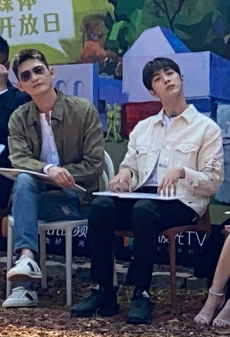 hUHU it looks like its too hot out there !......ᘳ ᗒ.ᗕ;ᘰ