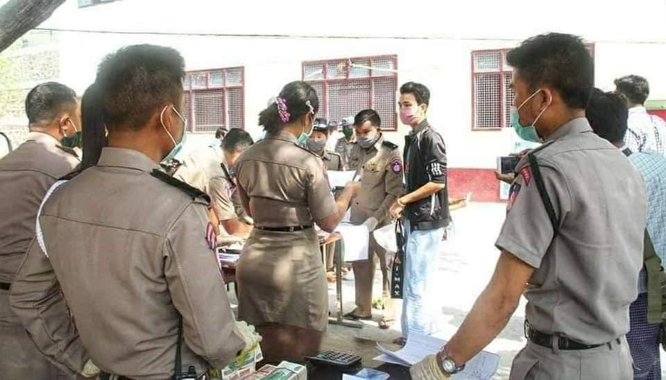 AlexMyanmar13's tweet photo. #Mandalay., Prisoners in Oh-Bo are suffering from Diarrhoea from the Contaminated Drinking Water since Terrorists SAC do not cleanse the water tank and not let the donor to donate. 
Basic Human Rights are also violated in the prison. #WhatsHappeningInMyanmar 
#May21 https://t.co/vPrYU9CWrC