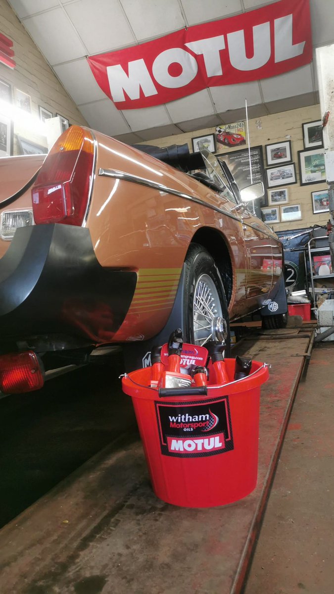 acespeed72's tweet photo. LoveLE morning to be using Motul car care range... #Motul #withammotorsport #acespeed #MG https://t.co/UPMm6tUA4j