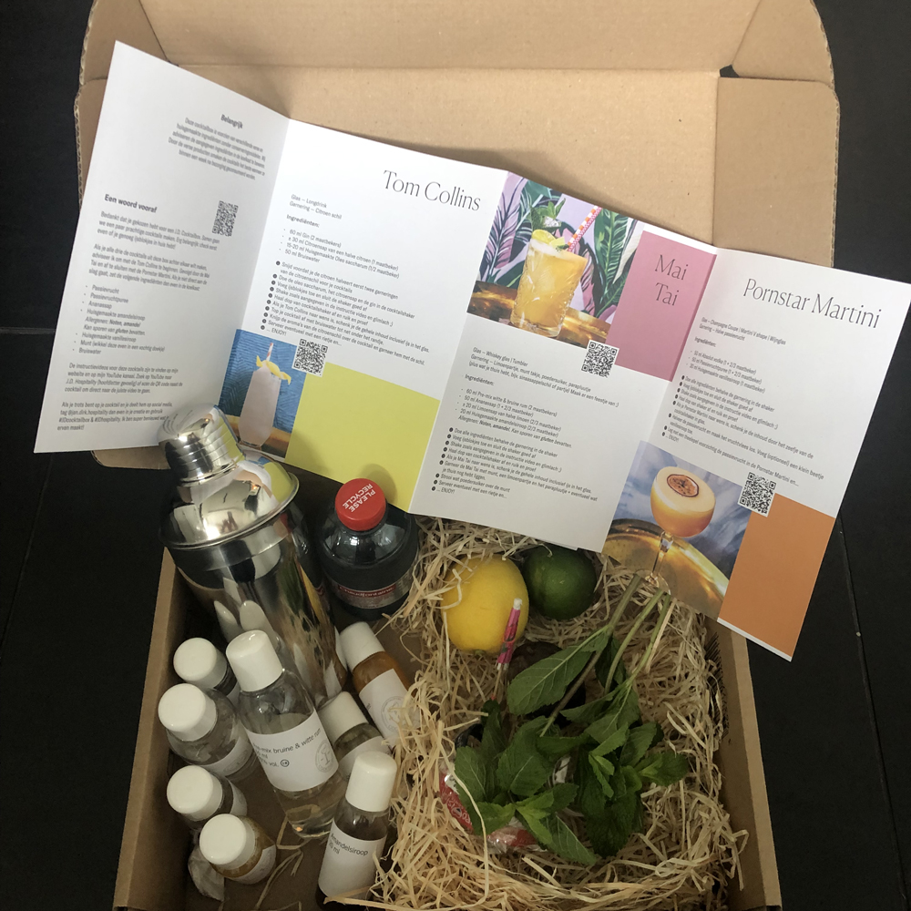 Vanavond heeft heel Ekco 'Ekcovision Cocktail Night' 🎤🍹Als voorproefje op het echte Songefestival neemt DJ Manuel Climent aka 'Fonki Cheff' ons mee op een reisje Songefestival classics. Onder het genot van zelfgemaakte cocktails!
#teamspritit #Ekco #songfestival #cocktail