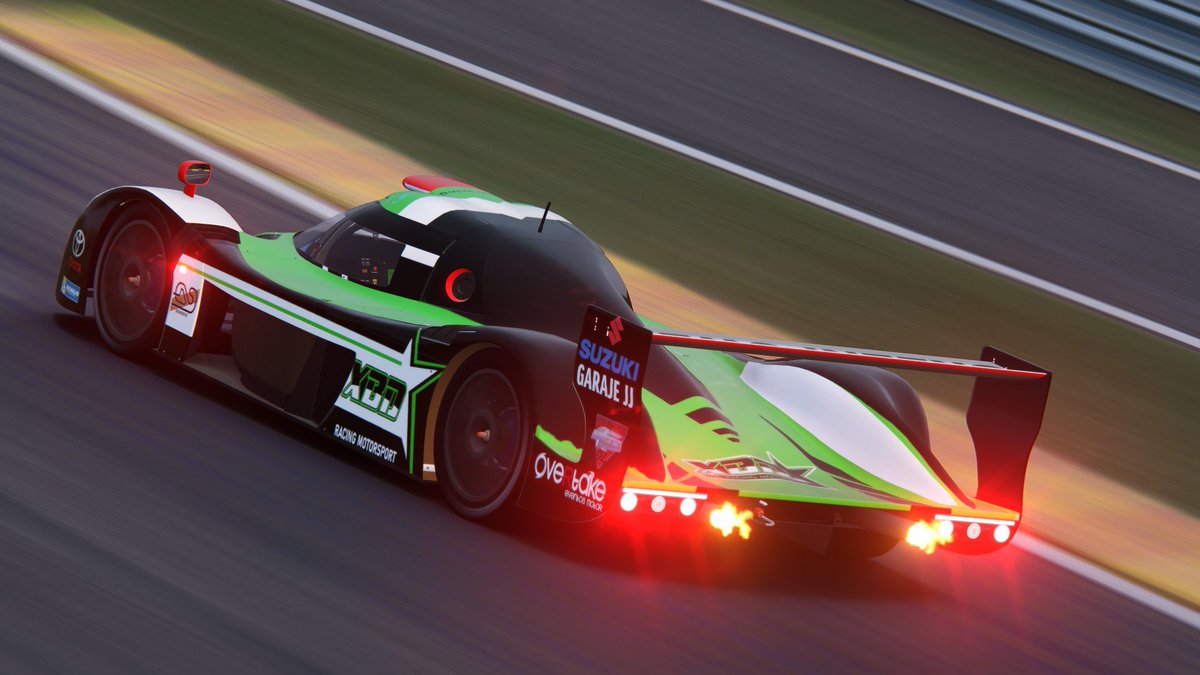 🔊 RESULTADOS!
Buena carrera ayer en Suzuka de la comunidad @vrsimracer. Jose se alza con la Victoria y Jesús después de una mala salida (en 2nda posición), y una primera vuelta accidentada, le tocó remontar.

🥇<a href="/JoseMaartinez94/">Jose Martinez</a> 
P11 <a href="/xus750/">jesus cos</a> 

#GreenPower #GoXBD 💚