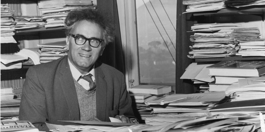 ECPR's tweet image. 🔜 #ECPRHouseLectures: The Stein Rokkan ed.
💡 Are East &amp;amp; West constructs attempting to simplify the complexities of modern #democracy?
📅 Tue 25 May, 17:00 CEST
🗣️ @LBustikova, Ondrej Cisar, @CasalBertoa, @enyedi_zsolt, @PetraGuasti &amp;amp; Milada Vachudova
🔎 ecpr.eu/TheHouseLectur…