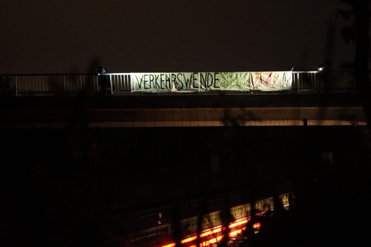 klimastreik's tweet photo. Wir mobilisieren nochmals kräftig! 

Wie hier im Zürcher Oberland

#StrikeForFuture #GrèvePourLAvenir https://t.co/yzePqwuq6V