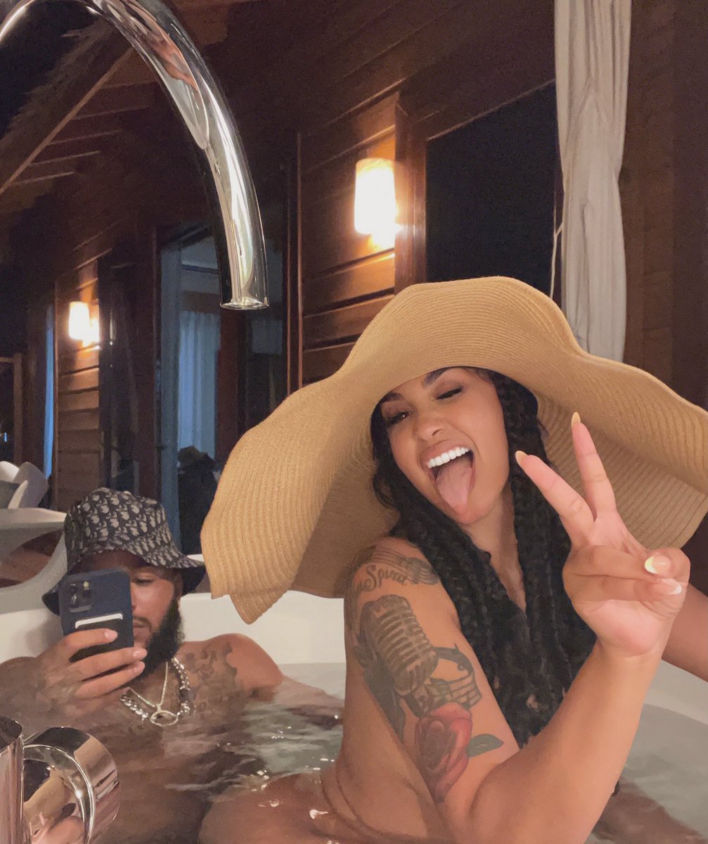 queennaija tweet picture