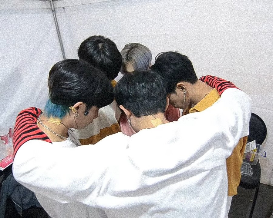JoshOne1022's tweet photo. Madami pang laban ang darating pero kayo at kayo pa rin ang ilalaban

@SB19Official #BBMAsTopSocial https://t.co/nf0uxzINh8