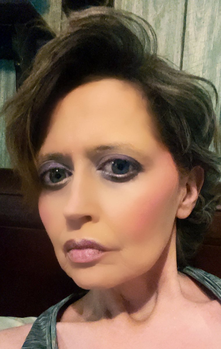 Stoked_Beauty's tweet photo. Got out of the hospital &amp; had to do my makeup b/c #MentalHealthMatters too. #makeuptherapy #makeup #eyeshadow #beauty #FentyBeauty #KVDBeauty #GoodApple #imstokedbeauty #Tarte #ThriveCosmetics #NatashaDenona #doucce #KABcosmetics #AnastasiaBeverlyHills https://t.co/zvPtDBiOIg