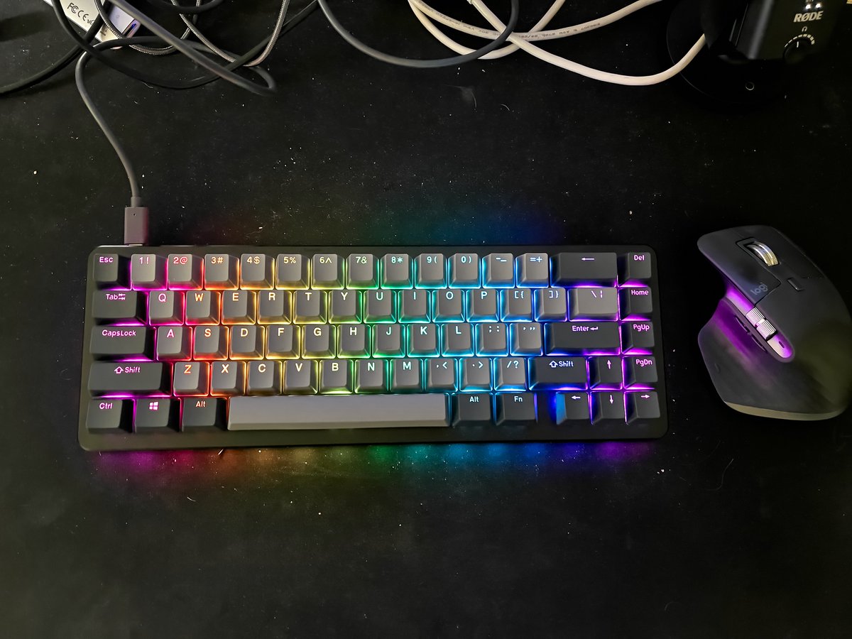 GrayOdesa's tweet image. Ну что же, начнем осваивать новую клавиатуру.
Но стабилизаторы пробела звенят так, что даже моему невзыскательному слуху неприятно. Будем что-то придумывать. #dropalt #massdrop