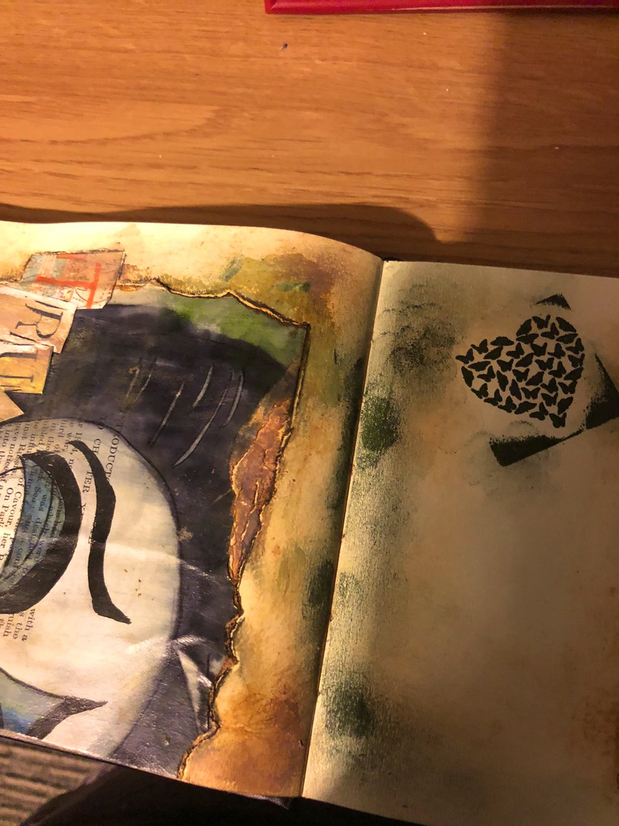 dizzfeathers79's tweet photo. First page in my book at having a try at art journaling . #craft #newhobby #Journaling #alteredbook #sketchbook https://t.co/tyOu2VfQdf