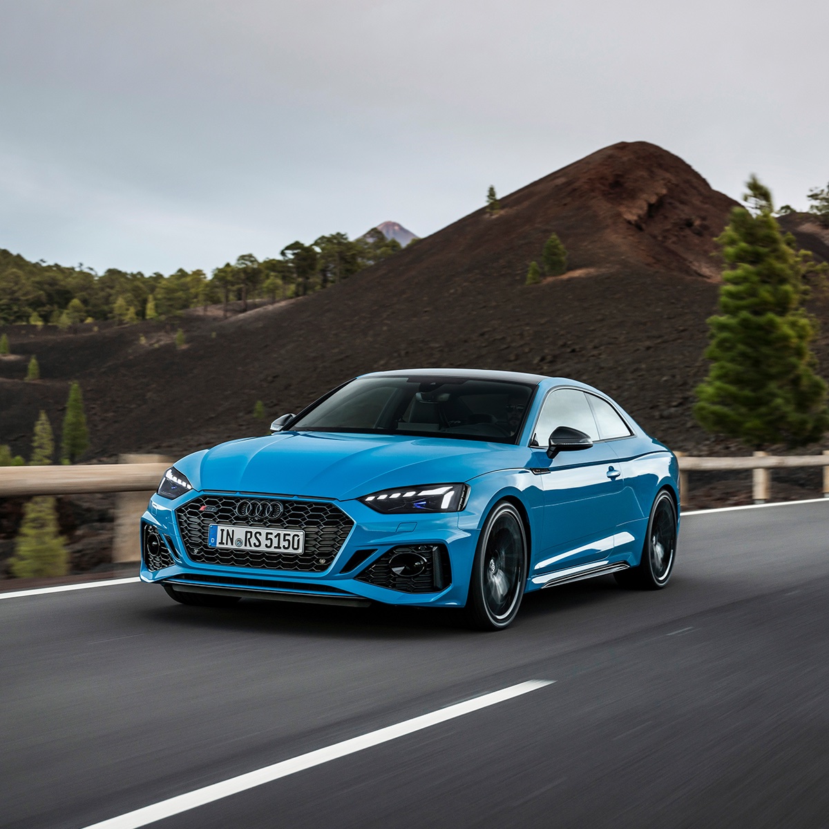 AudiCenturion's tweet photo. Whatever your perspective, the sporty character of the Audi RS 5 Coupé and RS 5 Sportback grabs attention. Sophisticated lines draw your eyes upwards, while making the car’s speedy intentions undeniable. 

#PerformanceIsAnAttitude https://t.co/n0dHSEuv1t