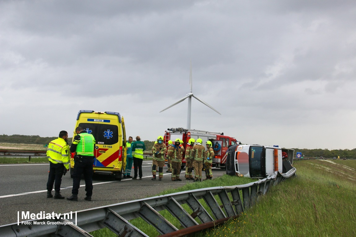 Persoon overleden bij eenzijdig ongeval op de N57 bij Hellevoetsluis  ..