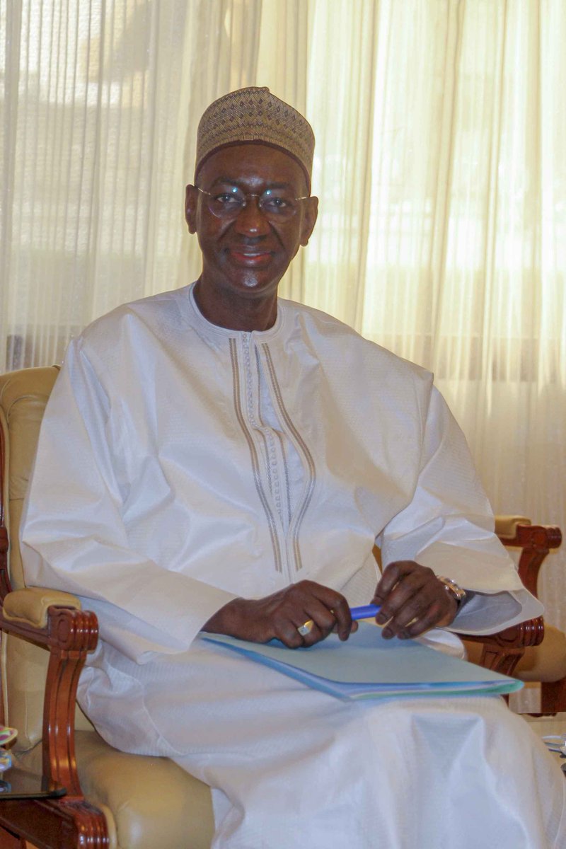 salifsanogo's tweet photo. Séance de travail ce matin entre le Président de la Transition Bah N'Daw @PresidenceMali et le PM Moctar Ouane @GouvMali. Au menu des échanges la formation du nouveau gouvernement et la réponse à la demande sociale. Ambiance détendue de travail. https://t.co/LdQHWPqbpX