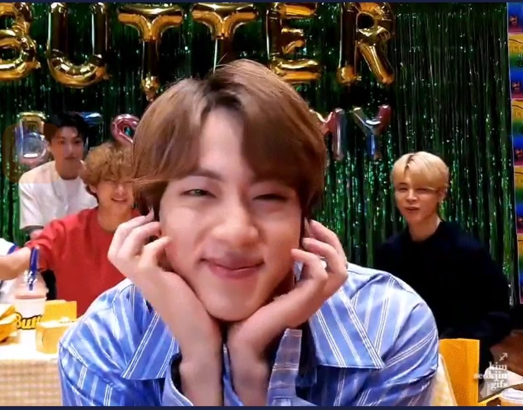 surubabangtan's tweet photo. Seokjin todo bad boy no MV e todo neném na live, SIIM, É ESSA DUPLA PERSONALIDADE QUE EU ESCOLHI AMAR. 

#BTSBackWithButter 
#BTS_Butter 
#방탄소년단 https://t.co/0XVElmSLzW