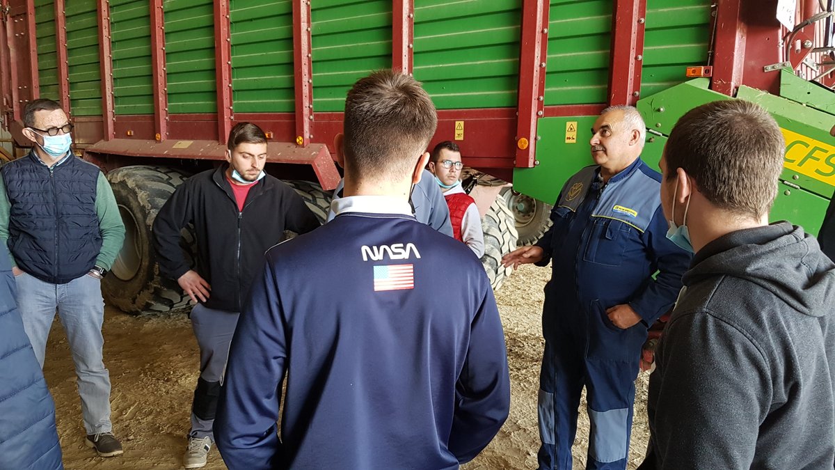 EDT_PdL's tweet photo. Semaine de l'entreprenariat avec les #CSTMA du #CFA Nozay : présentation du #RéseauEDT, des activités et des métiers des #ETARF, mécanisation, coût de revient, sécurité, visites d'entreprises et rencontres avec des entrepreneurs des @paysdelaloire https://t.co/aWTYJMMwbx