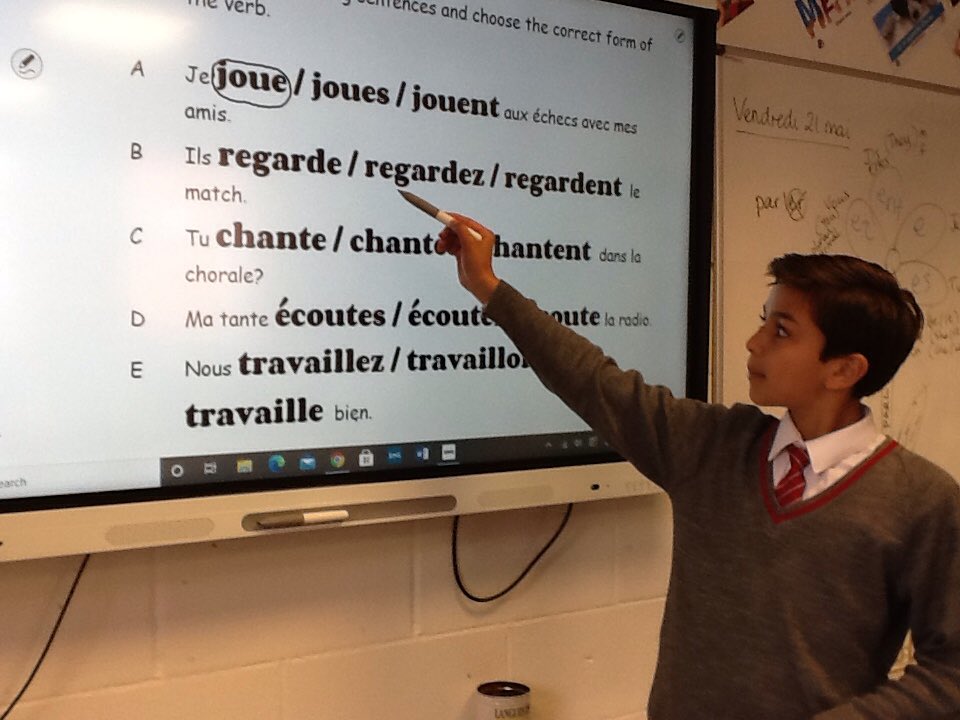 BGS_LanguageDpt's tweet photo. Year 5 pupils have been learning how to conjugate -er verbs in French. Voici Monsieur le prof! #languages https://t.co/BIvuMU9L3a