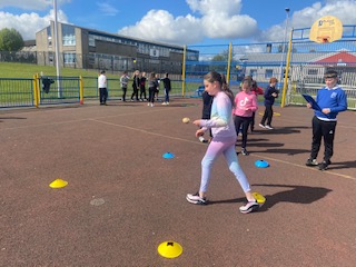 whitdale_ps's tweet photo. P5D would like to thank the Primary 7's for hosting a fantastic and fun sports event this week. We had a great day and enjoyed our yummy grapes and oranges as a treat! We can't wait to find out the winning team! #sportsday #thanksp7 #competitionison https://t.co/ItCDQQszMy