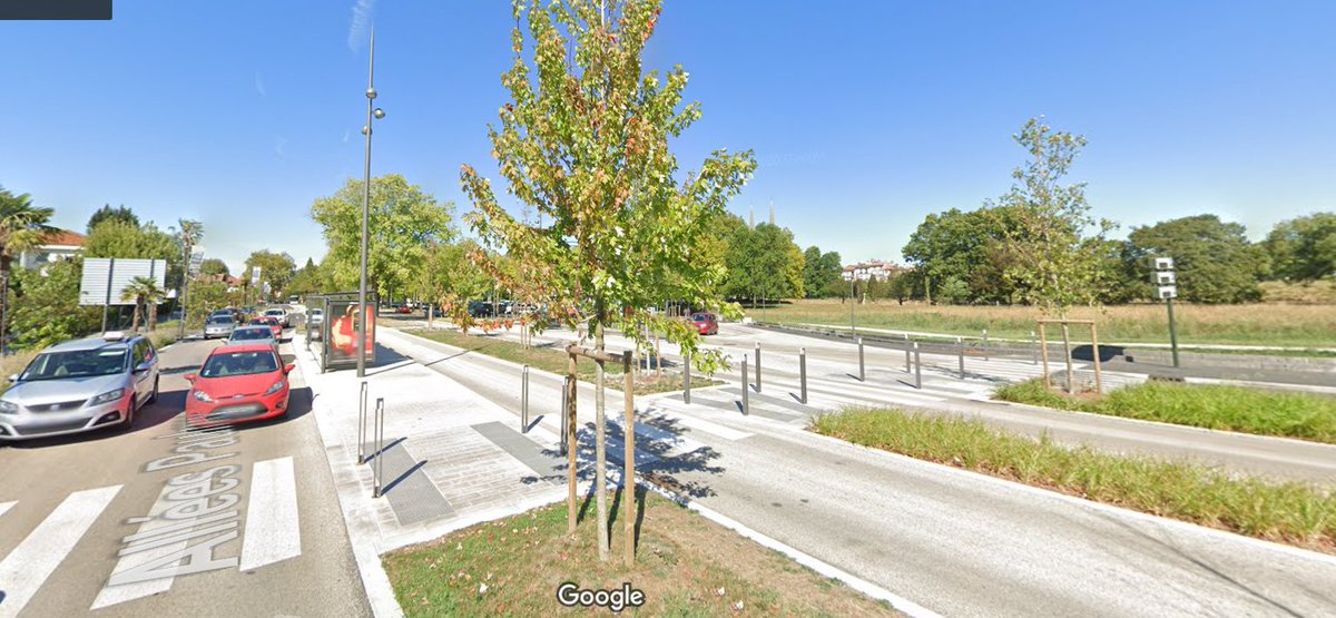 La ligne 14 #txiktxak vous informe.

A compter du Mardi 25 Mai, l'arrêt "Saint Léon" est déplacé à l’abribus situé sur le site propre en haut des Allées Paulmy (cf photo).

L'arrêt situé à côté de Burger King ne sera plus utilisé par la ligne régulière.