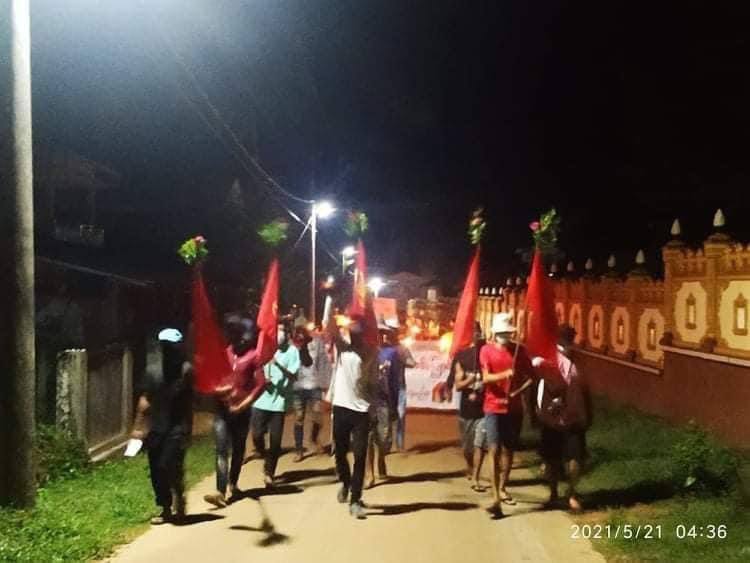 zalattpwint's tweet photo. Dawn strike in defiance of the junta in NyangZin Village, Theyat Chaung. #WhatsHappeningInMyanmar  #May21Coup  #GlobalArmsEmbargo https://t.co/fXE29hdP9A