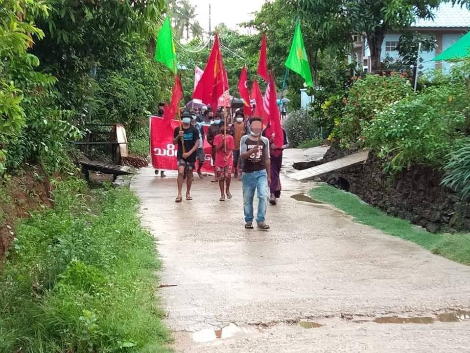 zalattpwint's tweet photo. Anti Coup protest of Maungmakan village in LaungLone Tsp. #WhatsHappeningInMyanmar  #May21Coup  #GlobalArmsEmbargo https://t.co/gnOkpyidGa