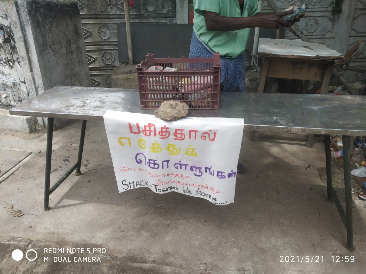 SMACK_TWA's tweet photo. *நாள் : 1*

இல்லாதவற்கும் இயலாதவற்கும் இலவச உணவு வழங்கும் நிகழ்வு. 
இன்று 26 பேருக்கு மதிய உணவு வழங்கப்பட்டது❤️🤝🏻

இடம்: பூம்புகார் நகர் பாரத ஸ்டேட் வங்கி ❤ கொளத்தூர் 😍😍
@SMACK_TWA

#SMACK https://t.co/yQhxVY0xeI