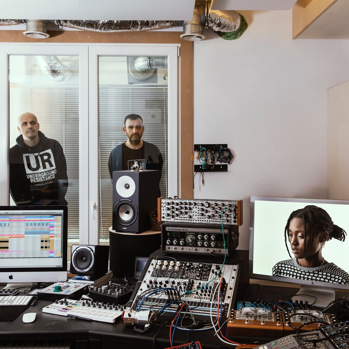 “Social Distancing” is OUT NOW!
The whole EP is based on “SODA” from the “EXTENDED” mixtape &amp; features the amazing <a href="/flohio16/">FFF 🩻</a> 🔥❤️🔥
It comes with KILLER remixes by 
<a href="/littlesnakexoxo/">🐍</a> <a href="/RichardDevine/">Richard Devine</a> <a href="/bored_lord/">Bored Lord</a> <a href="/FJAAK/">FJAAK</a> 
<a href="/anna_z_werk/">ANNA_Z_WERK</a> &amp; <a href="/JManuel_Berlin/">J.Manuel</a> 

👉🏽 bit.ly/3bwUuk4