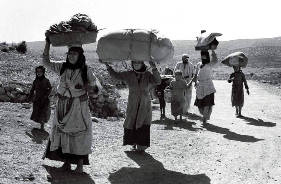deviana_lelis's tweet photo. Kesucian dan kedamaian Palestina berubah drastis. Petaka ini dimulai tahun 1948. Semua demi tujuan merampas tanah milik warga Palestina. Di tahun inilah, pertama kali warga Palestina berbondong-bondong mengungsi dan mencari suaka.
#TentangKemanusiaan https://t.co/PdKcPBkeBo