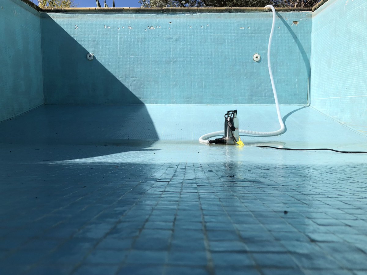 guilhemricavy's tweet photo. Swimming pool feat. Shadok https://t.co/sJMinVVkym