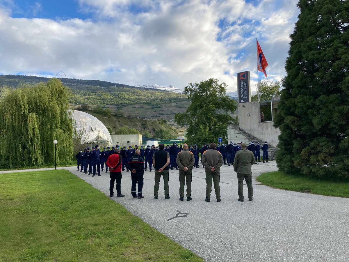 Présentation de la PCi VS aux aspirants de l'académie de police de Savatan lors de la journée des partenaires feux bleus à Grône/Präsentation des ZS Wallis für die Aspiranten der Polizeiakademie von Savatan während dem Tag der Blaulichtorganisationen im Zivilschutzzentrum Grône.