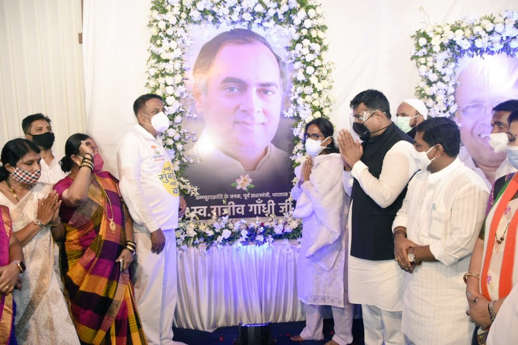 GaneshYadavINC's tweet photo. Attended the Blood Donation Camp organised by South Central District Congress President Hukumraj Mehta ji as tributes to late PM Shri. Rajiv Gandhi ji and in remembrance of Shri.Eknath Gaikwadji and Shri. Rajeev Satav ji alongwith Cabinet Minister Smt @VarshaEGaikwad ji today. https://t.co/vu21p890nx
