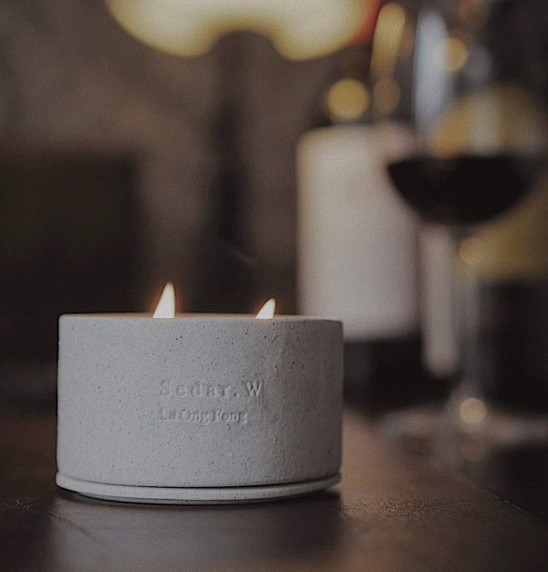 After a long day what can make you happy... A red wine, soft music and yourself.... It is during that moment of relax that it is good to light up your soul with a light candle.

#sedarw #soycandle #aromascent #lightcandle #candlescent #ceramiccandle #laongfong #fridaynight