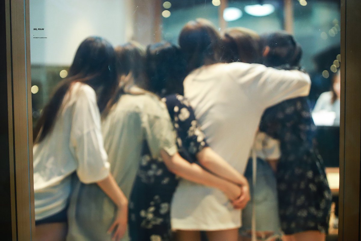 _mademydayz's tweet photo. ─ 2018
"The interviewer asked if the members would be GFRIEND again if they were born again, and the members didn’t hesitate to say, 'Of course. We want to meet each other again.'"

─ 2021
Sowon: "We will definitely meet together again." https://t.co/MCi0OiJViG
