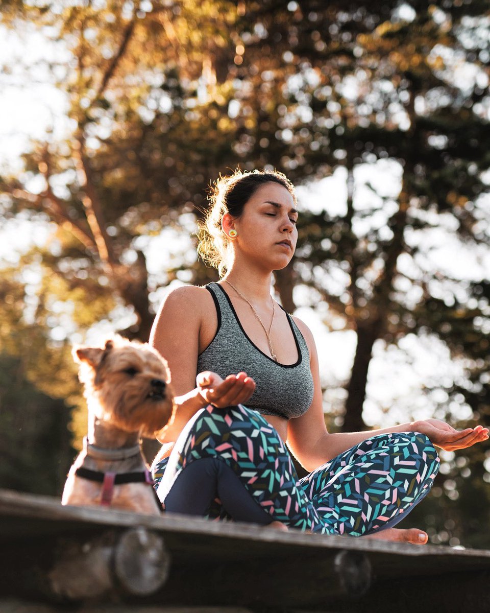 🌿 Inhala... Exhala... 🧘🏽‍♀️ Feliz #DiaMundialDeLaMeditación

Haz RT🔁 si la #meditacion te ha ayudado a sentirte mejor contigo mismo, con tu entorno y con las situaciones de la vida.

#FelizViernesATodos #FelizFinde