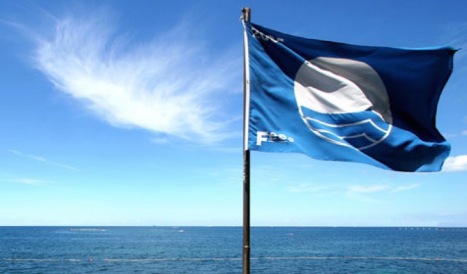 EticoSpa's tweet photo. La Puglia è terza in Italia per il numero di bandiere blu 2021 per il mare più bello. #PrestitoEtico vuole valorizzare la Puglia e i posti meravigliosi di cui è dotata, ancora non ben conosciuti da molti. Che la conquista delle bandiere blu possa attirare più turisti che mai! https://t.co/61LLVKvu2M