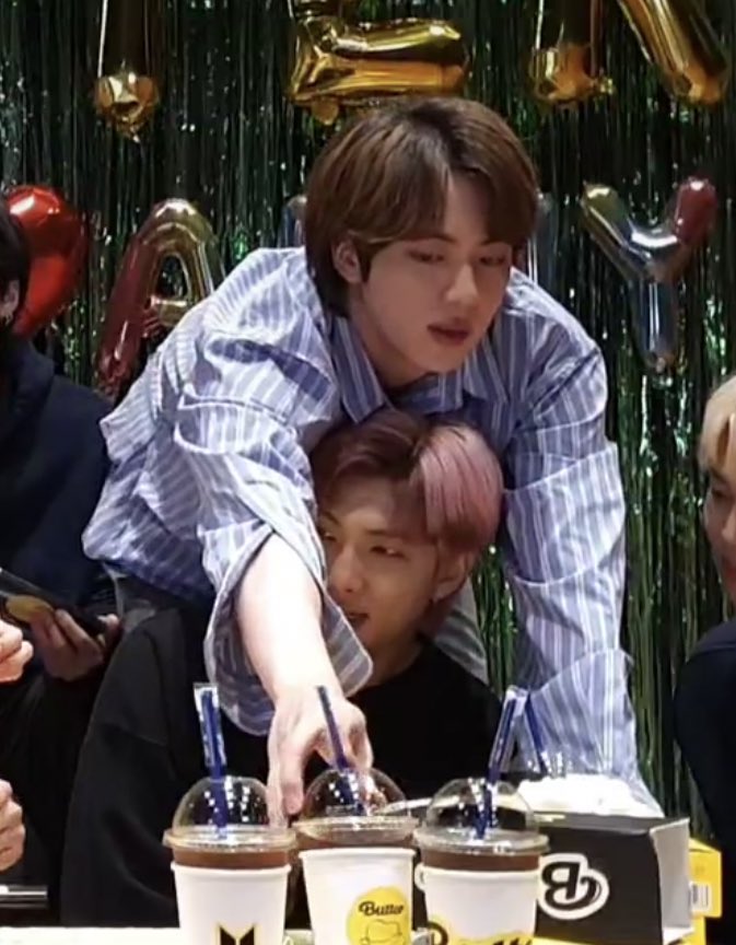 hourlynj's tweet photo. IM FADING https://t.co/z2nOSZtyuu