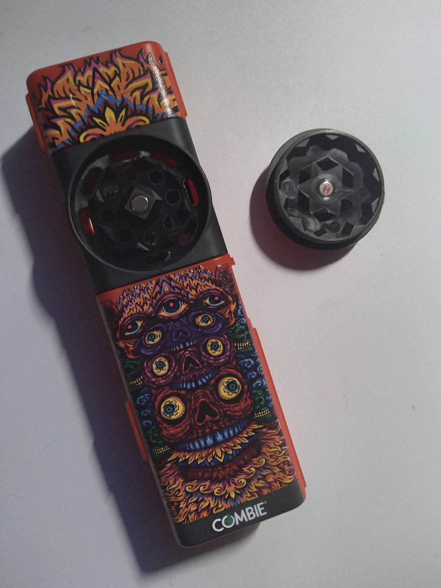 print2death's tweet photo. A better look into the #Combie Smoke Case for Joints. 
These a some dope new #culture pieces for the #cannabis enthusiast. https://t.co/zR9k8RmDPJ
