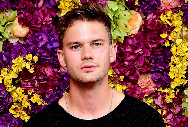 #GreenLantern comes out as gay and will be played by #JeremyIrvine
benjaaquila.com/2021/05/green-…
#LGBT #Equality #gayrights #HBOMax #HBO #Marvel #Inclusive #comic @hbomax @jeremyirvinehq @benjaaquila