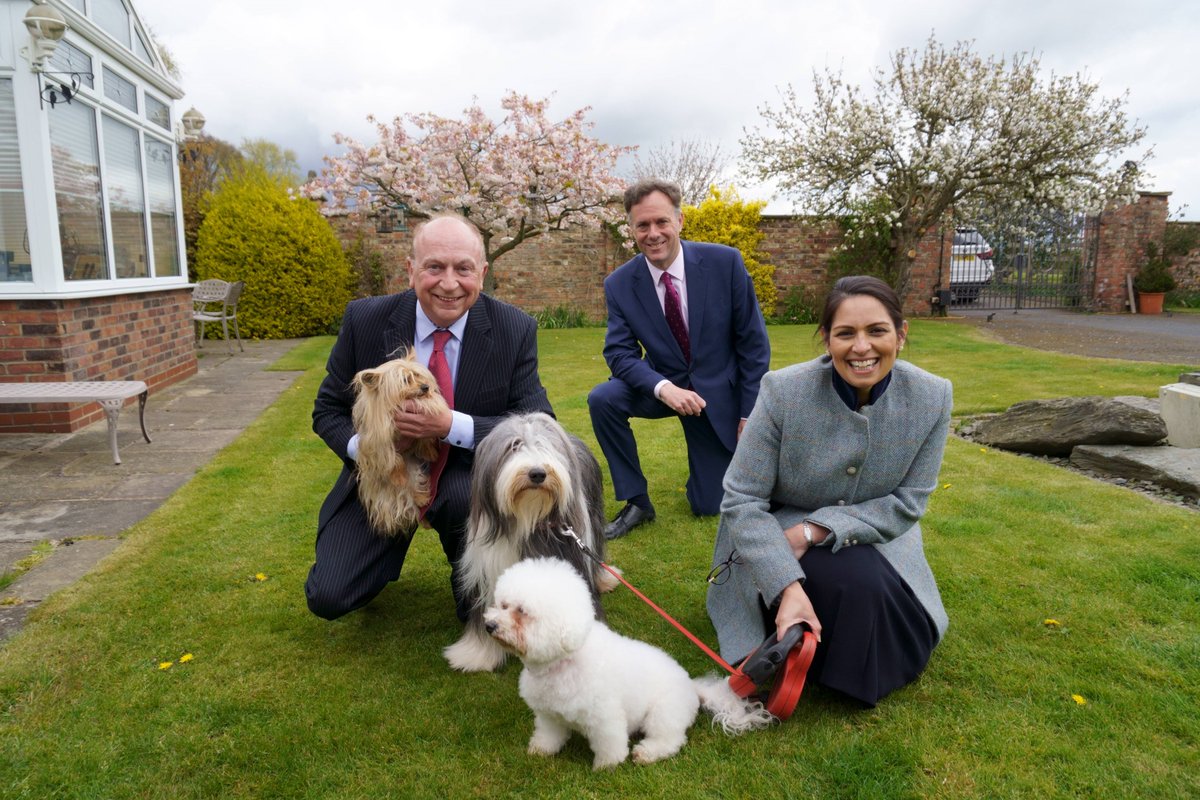 northyorkspfcc's tweet image. “We need action – and we need it fast. The theft of any pet is devastating so it’s important we all make sure we’re doing our bit to protect them, ” says @philAllottPFCC Find out more: northyorkshire-pfcc.gov.uk/news/pet_theft/ 
#DogHour #WoofWoofWednesday