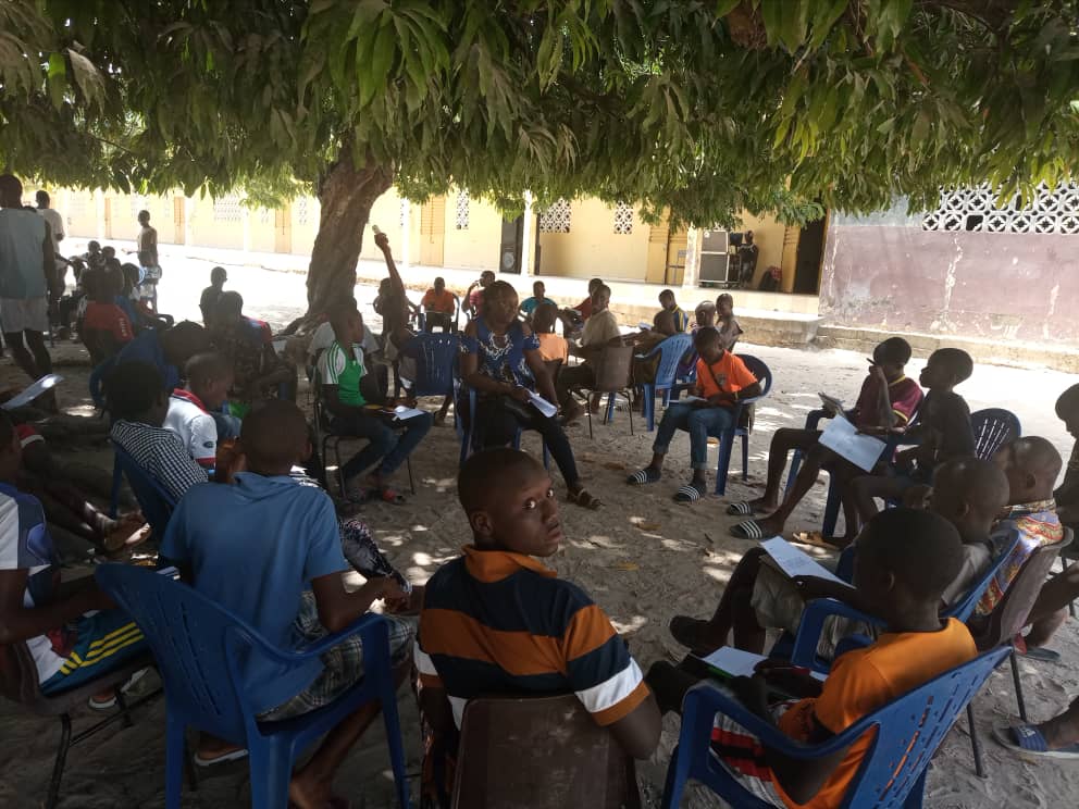 ecolespies's tweet photo. La réflexion, le débat et le dialogue pour la #PenséeCritique dans nos #Internats d'#Oussouye et de #MLomp.
Be the voice, not the echo. 
@itakaescolapios https://t.co/oXc5NeL2ZT