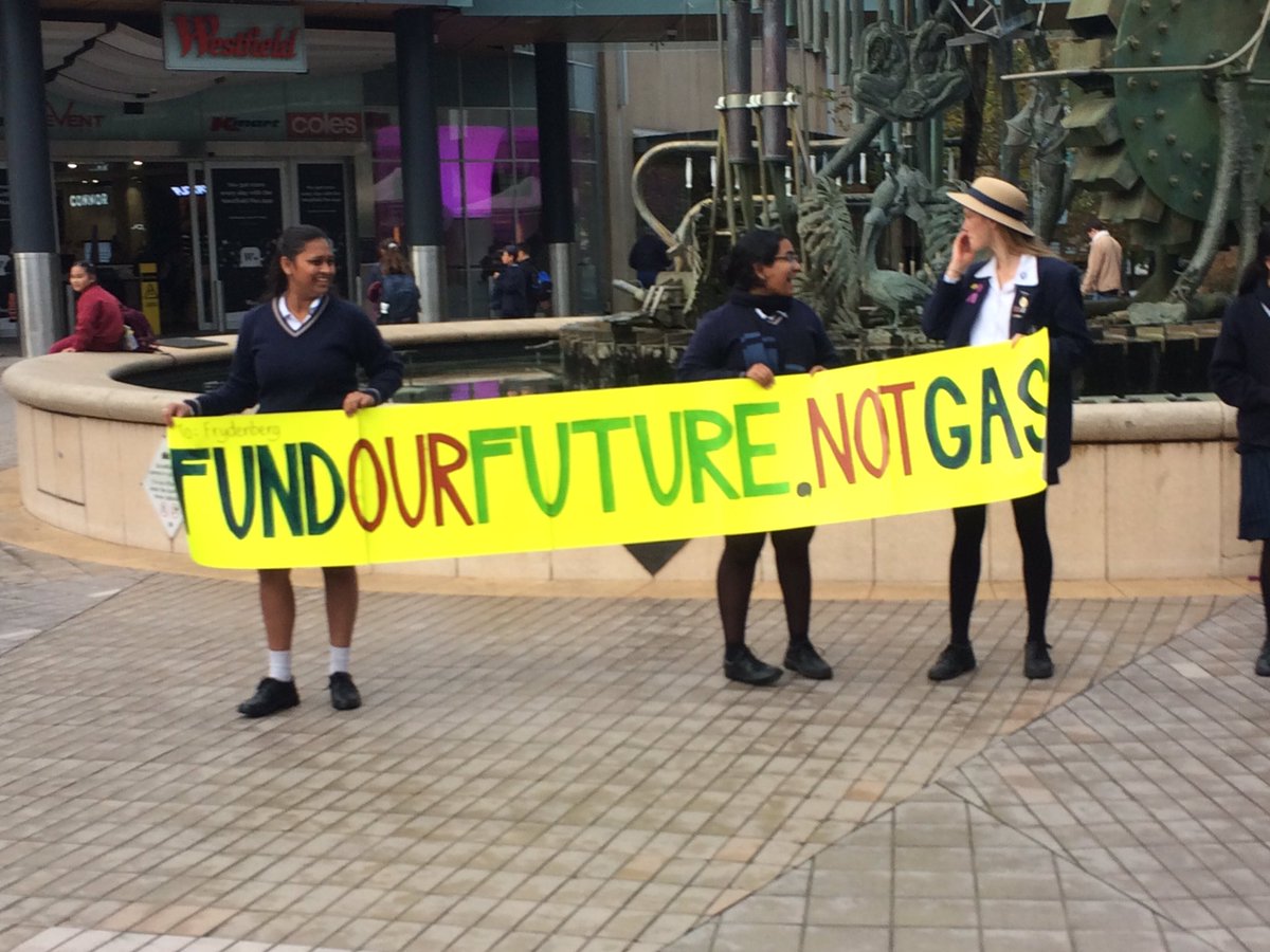 This afternoon, alongside Hornsby Shire Climate Action Group, we lent a little #Solidarity support to Hornsby Girls High’s inspiring ‘Girls Against Gas’.

Surprised commuters & students filmed this very well organised & vocal group, & their message was clear #FundOurFutureNotGas