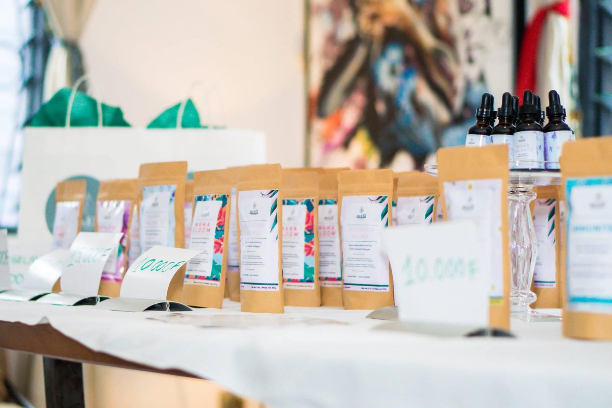 aneliapothecary's tweet photo. Retour en images sur notre atelier #WombAlchemy à Yaoundé. Un moment riche de partage sur le bien-être holistique l’utérus, le tout dans un cadre intimiste et convivial 😊 https://t.co/ZZxsvx2FbG