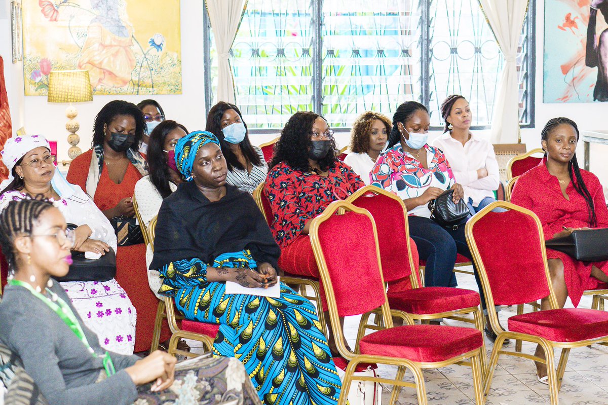 aneliapothecary's tweet photo. Retour en images sur notre atelier #WombAlchemy à Yaoundé. Un moment riche de partage sur le bien-être holistique l’utérus, le tout dans un cadre intimiste et convivial 😊 https://t.co/ZZxsvx2FbG